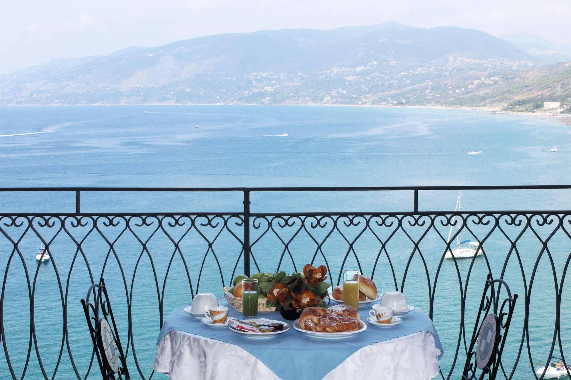 Hotel Палинуро Экстерьер фото